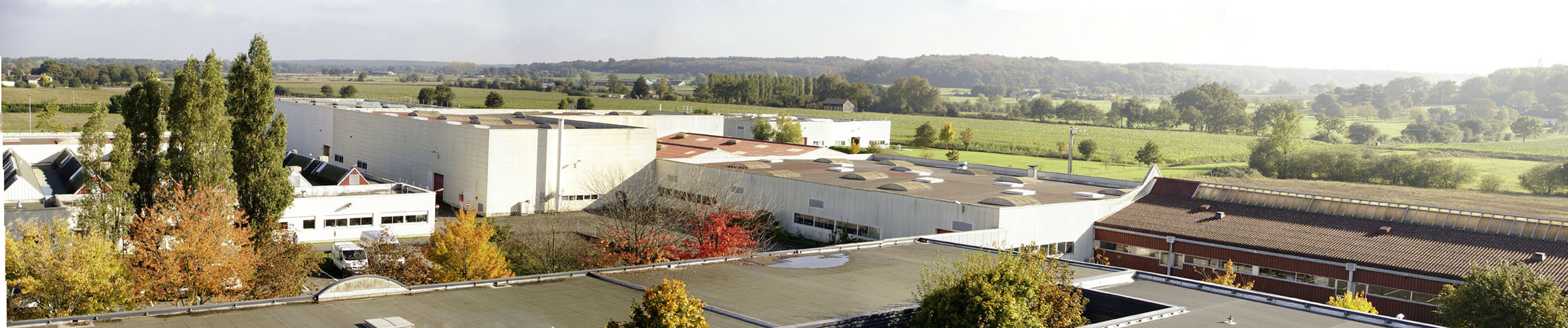 LACME-institutionnel-panorama-usine-lacme-2300x481px-01